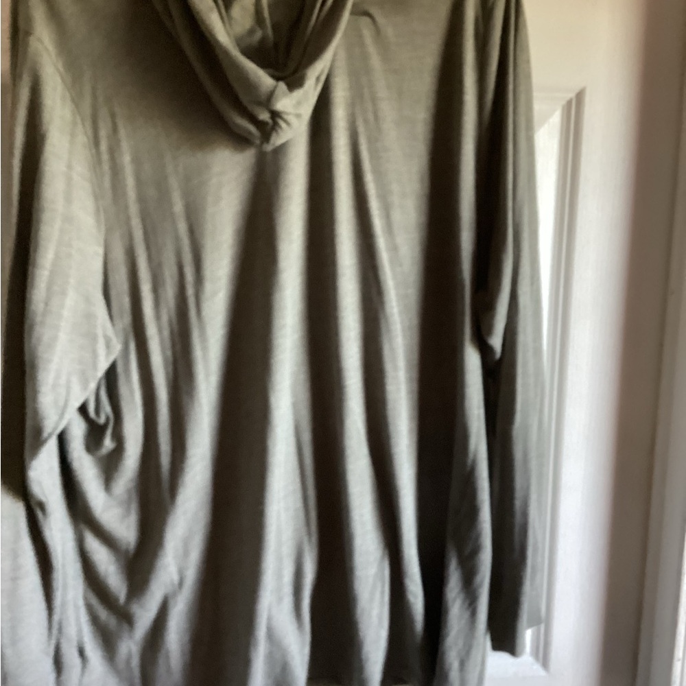 Torrid sz3 long sleeve hooded tee - Picture 7 of 7